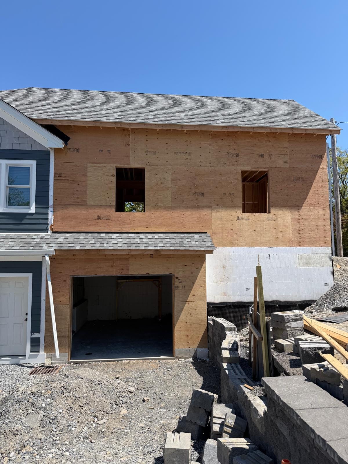 Rear elevation in plywood sheathing with a finished shingle roof